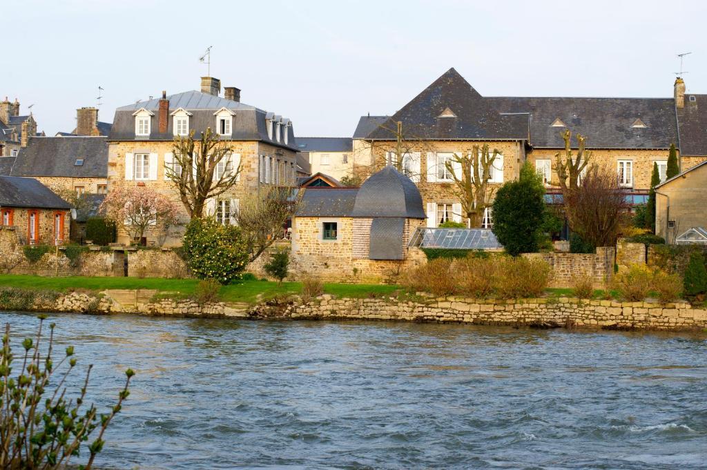 Auberge De La Sélune Ducey-Les Cheris Esterno foto