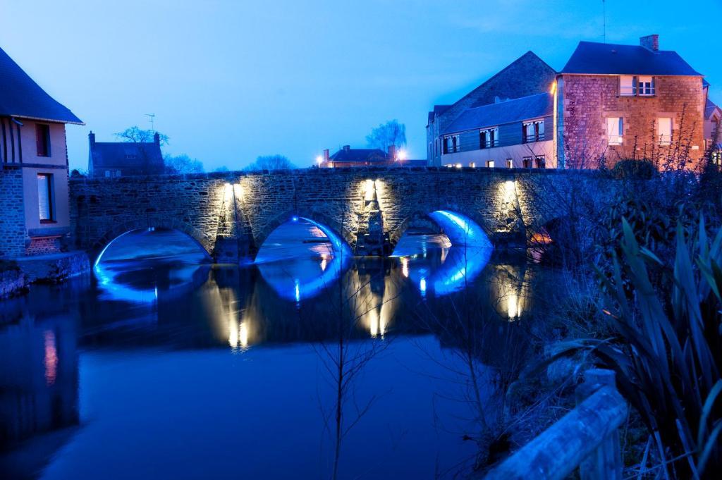 Auberge De La Sélune Ducey-Les Cheris Esterno foto
